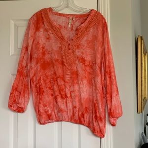 Light weight elastic waist, elastic sleeve shirt. Size XL